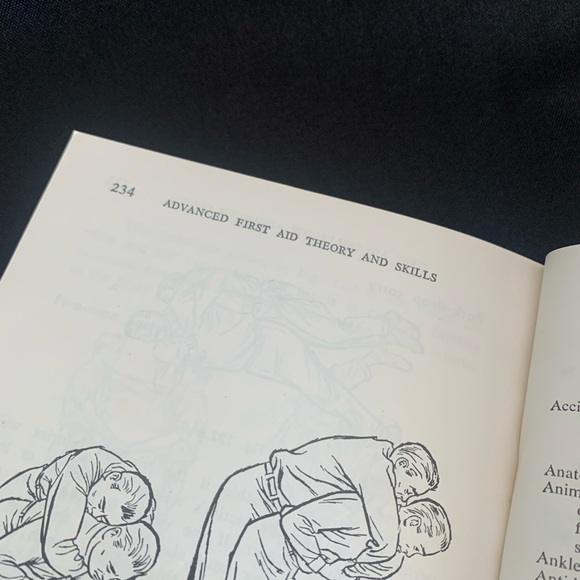 Vintage First Aid Textbook 1965 - Picture 3 of 4